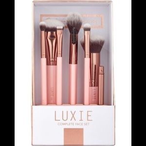 *SALE* LUXIE Complete Face Brush Set in Rose Gold!